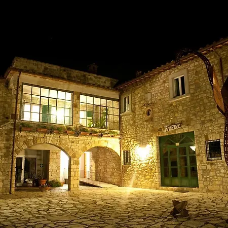 Tenuta Conti Faina Bauernhof *